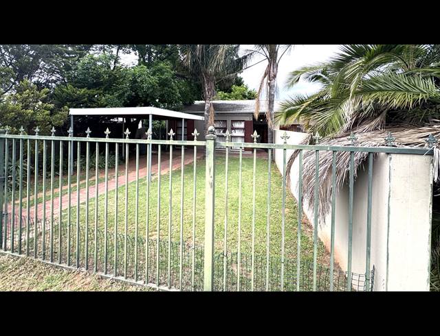 4 BEDROOM FREESTANDING FOR SALE IN VAN RIEBEECK PARK